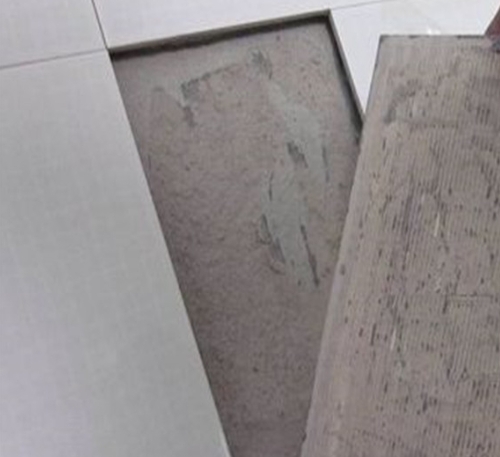 盐都瓷砖空鼓维修公司分享瓷砖铺贴时如果打浆（即涂抹在瓷砖背面和基层上的砂浆或瓷砖胶）过少，会带来以下问题